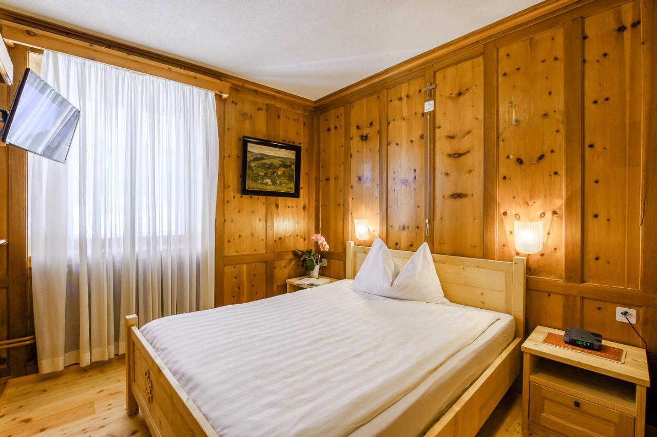 Hotel Centrale, Typically Swiss Poschiavo Exteriör bild
