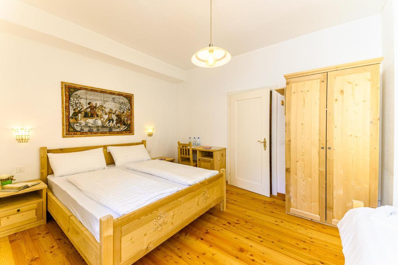 Hotel Centrale, Typically Swiss Poschiavo Exteriör bild
