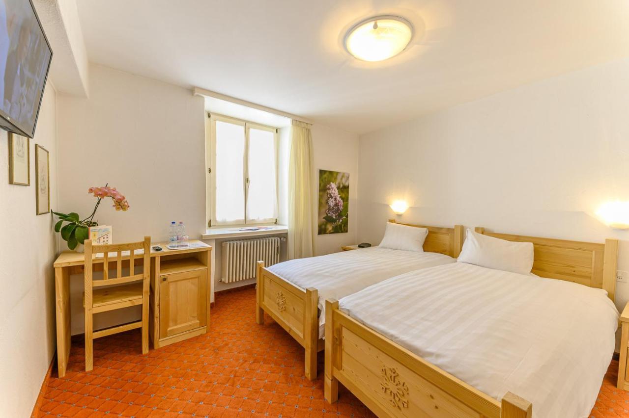 Hotel Centrale, Typically Swiss Poschiavo Exteriör bild