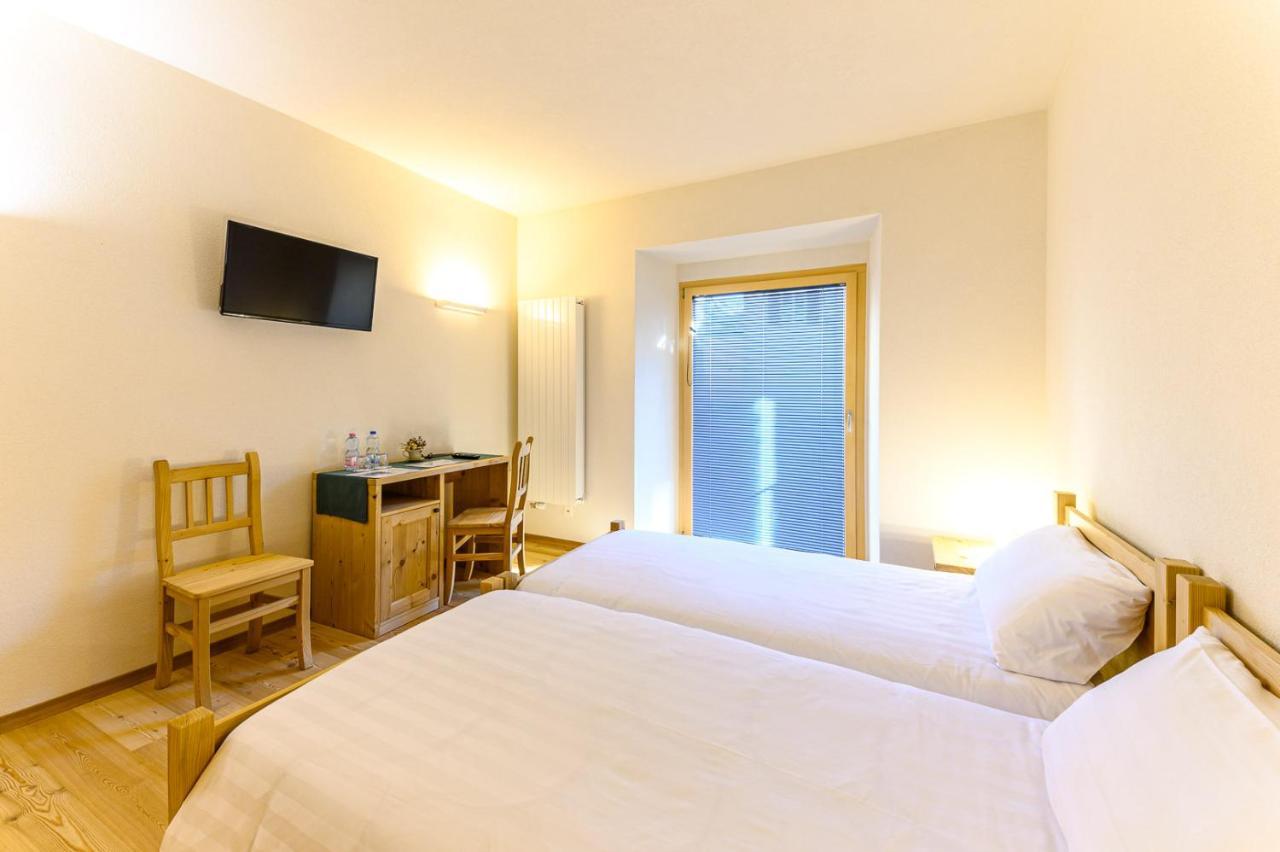 Hotel Centrale, Typically Swiss Poschiavo Exteriör bild
