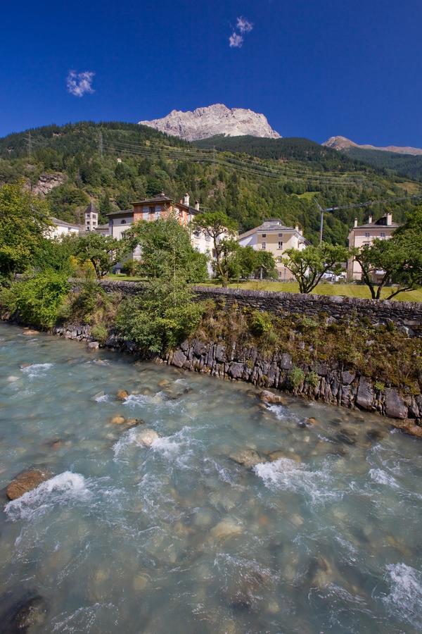 Hotel Centrale, Typically Swiss Poschiavo Exteriör bild