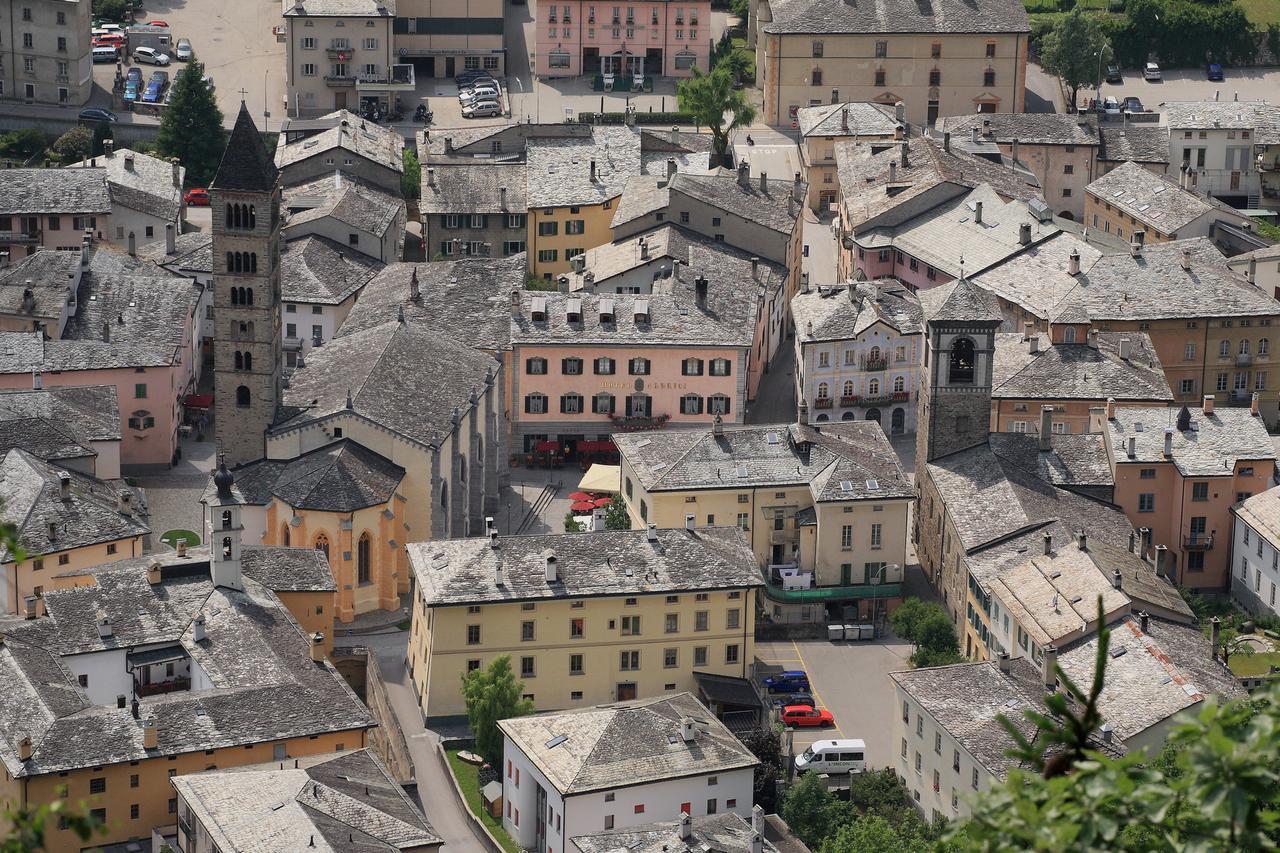 Hotel Centrale, Typically Swiss Poschiavo Exteriör bild